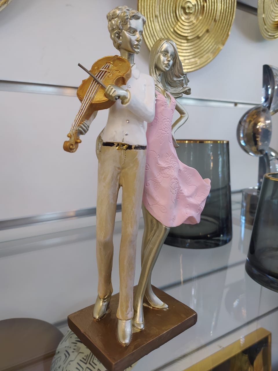 Statue Romantique Violoniste en Résine – Élégance Musicale