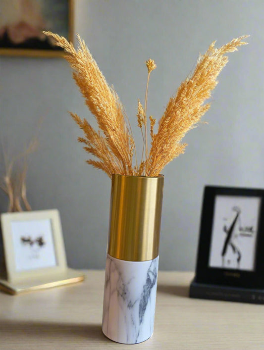 Vase en Métal Doré Imitation Marbre - Décoration Florale Élégante