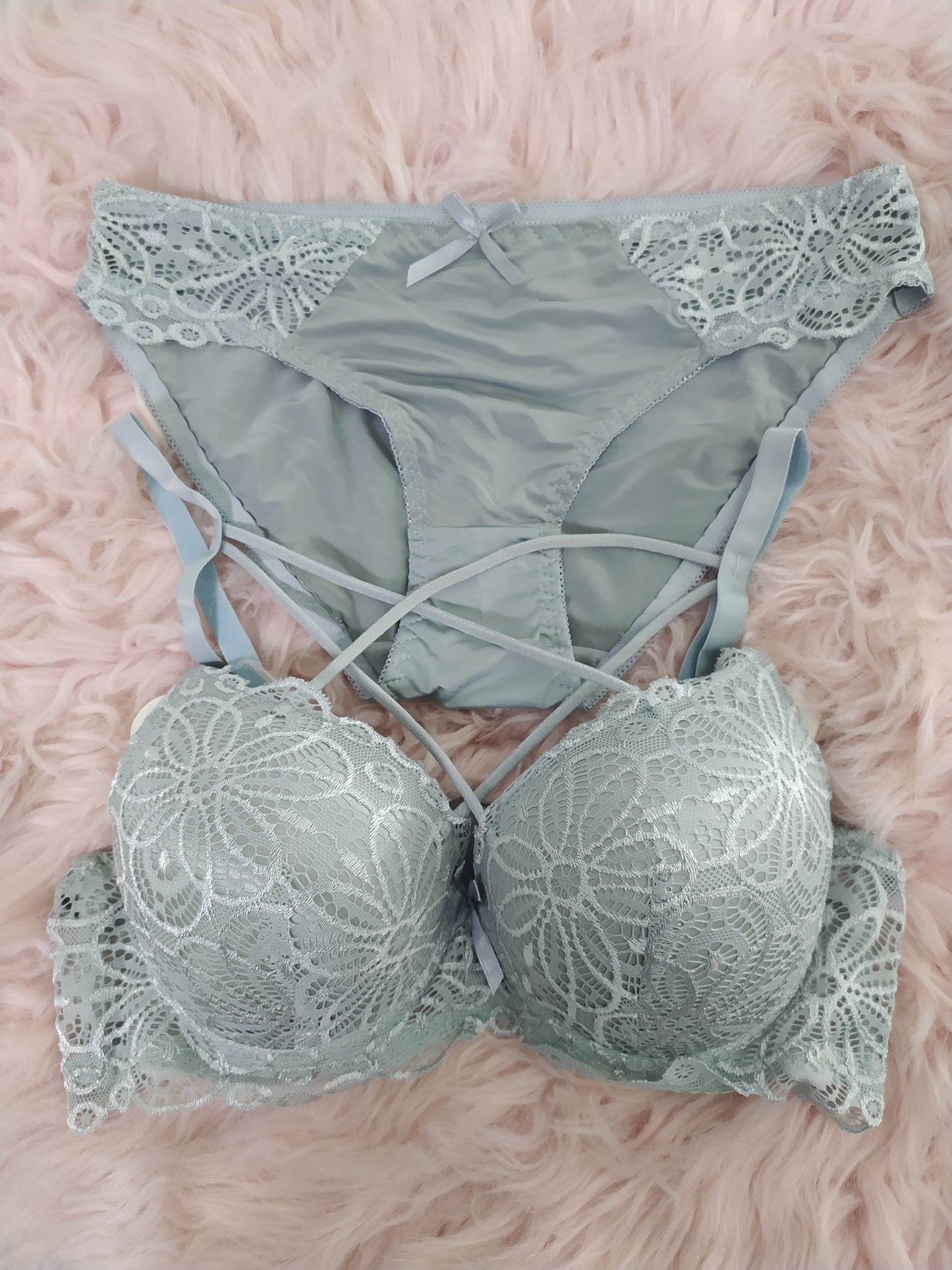 Ensemble Lingerie 2 Pièces – Élégance, Séduction & Confort