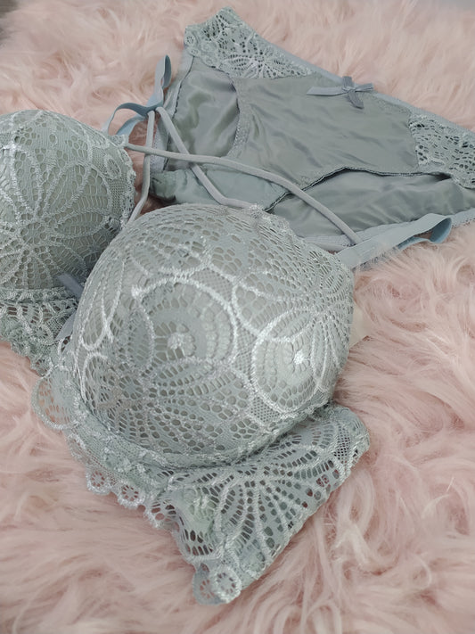 Ensemble Lingerie 2 Pièces – Élégance, Séduction & Confort