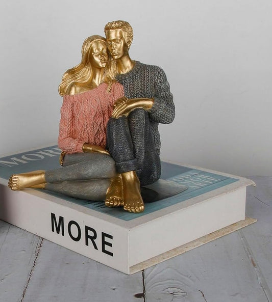 Figurine d'Amour Mari & Femme – Sculpture Romantique en Résine pour Déco d'Étagère – Cadeau Câlin pour Couple – Décoration Salon/Chambre