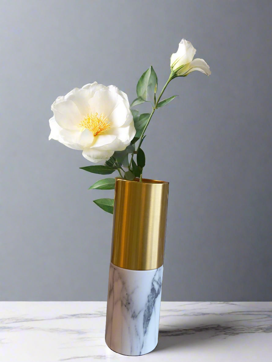 Vase en Métal Doré Imitation Marbre - Décoration Florale Élégante