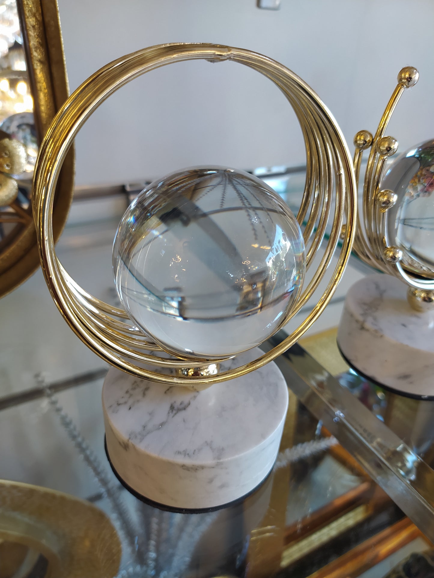 Boule de Cristal Dorée – Décoration Luxe pour Salon & Bureau
