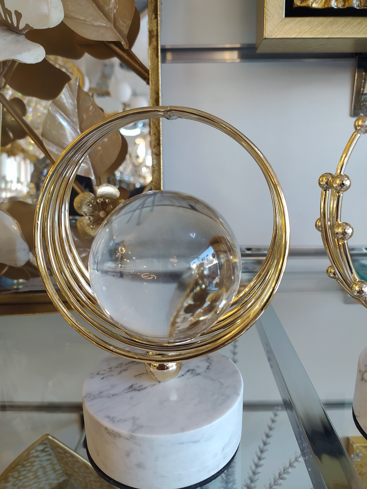 Boule de Cristal Dorée – Décoration Luxe pour Salon & Bureau